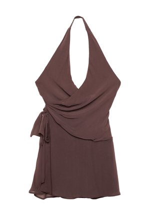 Top con scollo a halter in tessuto marrone scuro, con un design avvolgente e dettagli di legatura laterali. Texture morbida con elementi drappeggiati.