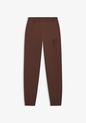 Ruskeat collegehousut, joissa on joustava vyötärö, kaksi sivutaskua ja vasemman reiden koholla oleva teksturoitu logoyksityiskohta. Sileä, joustava materiaali.