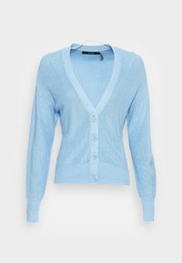 Ljusblå kofta med V-hals, långa ärmar, knappstängning och ribbad textur. Har subtila mönster längs axlarna.