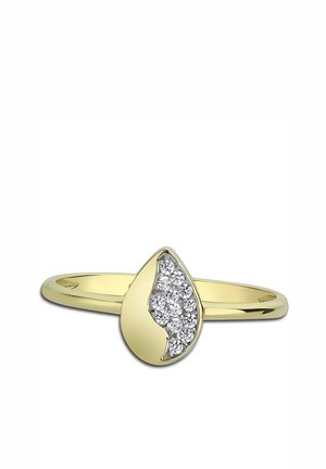 Bague en or avec un design en forme de goutte d'eau surmontée d'un groupe de pierres précieuses claires sur un côté. Anneau lisse avec une finition polie.