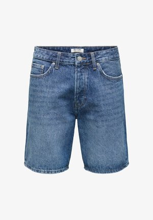 Mellomblå denimshorts med frontknapp, fem lommer, beltestropper og merkeetikett på linningen, vist forfra på hvit bakgrunn.