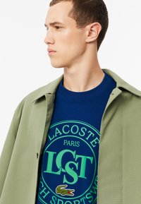 Lacoste Camiseta estampada - bleu hbm