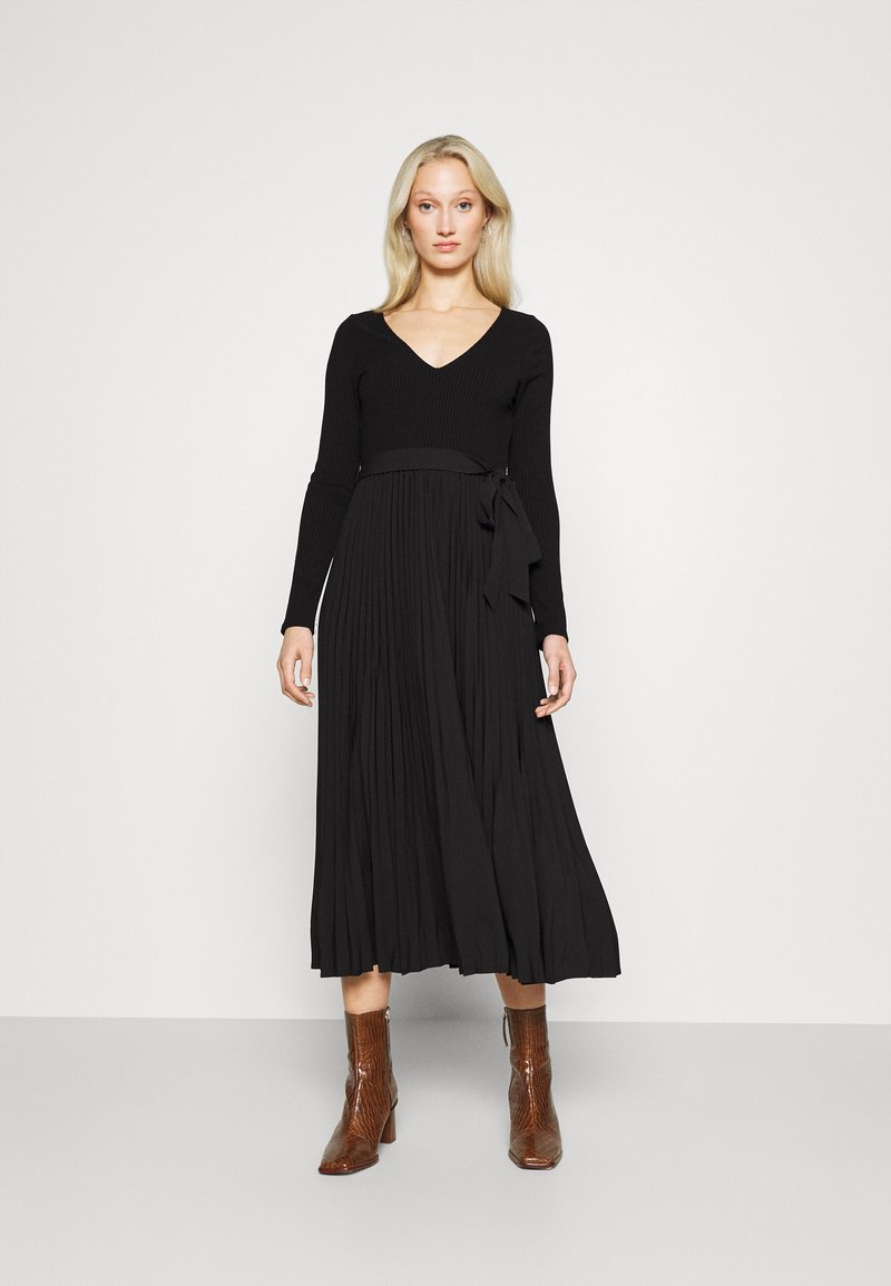 Guess ERYNN PLEATED DRESS Maxi dress jet black/black Zalando.ie