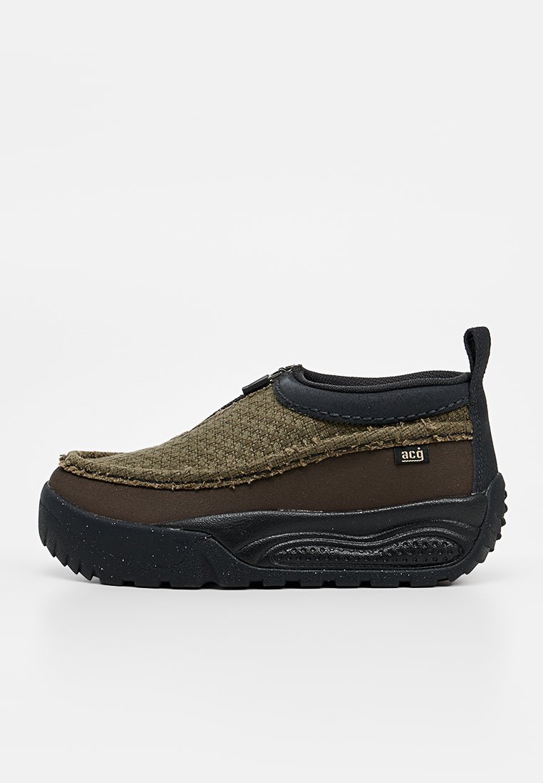 Zapatos sin cordones