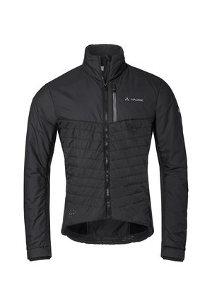 Veste légère noire avec texture matelassée, col haut, fermeture éclair sur toute la longueur et logo sur la poitrine. Adaptée aux activités de plein air.
