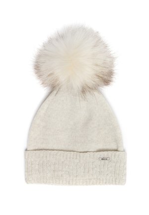 Kreemist kootud beanie, pakse ribiga varrukaga ja suure vale karvapomponiga peal. Varukal on peen kettmustrit ja brändi silt.