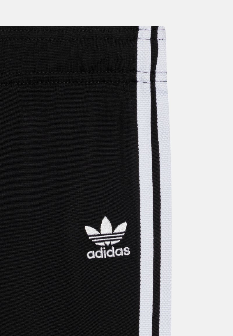 adidas gazelle silver green womens Adidas black tracksuit trousers for men 3Stripes IL24  Sir126