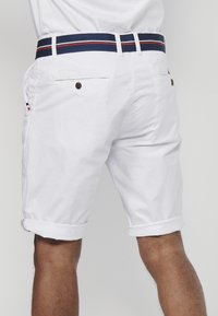 Koroshi BERMUDA - Kratke hlače - blanco   white
