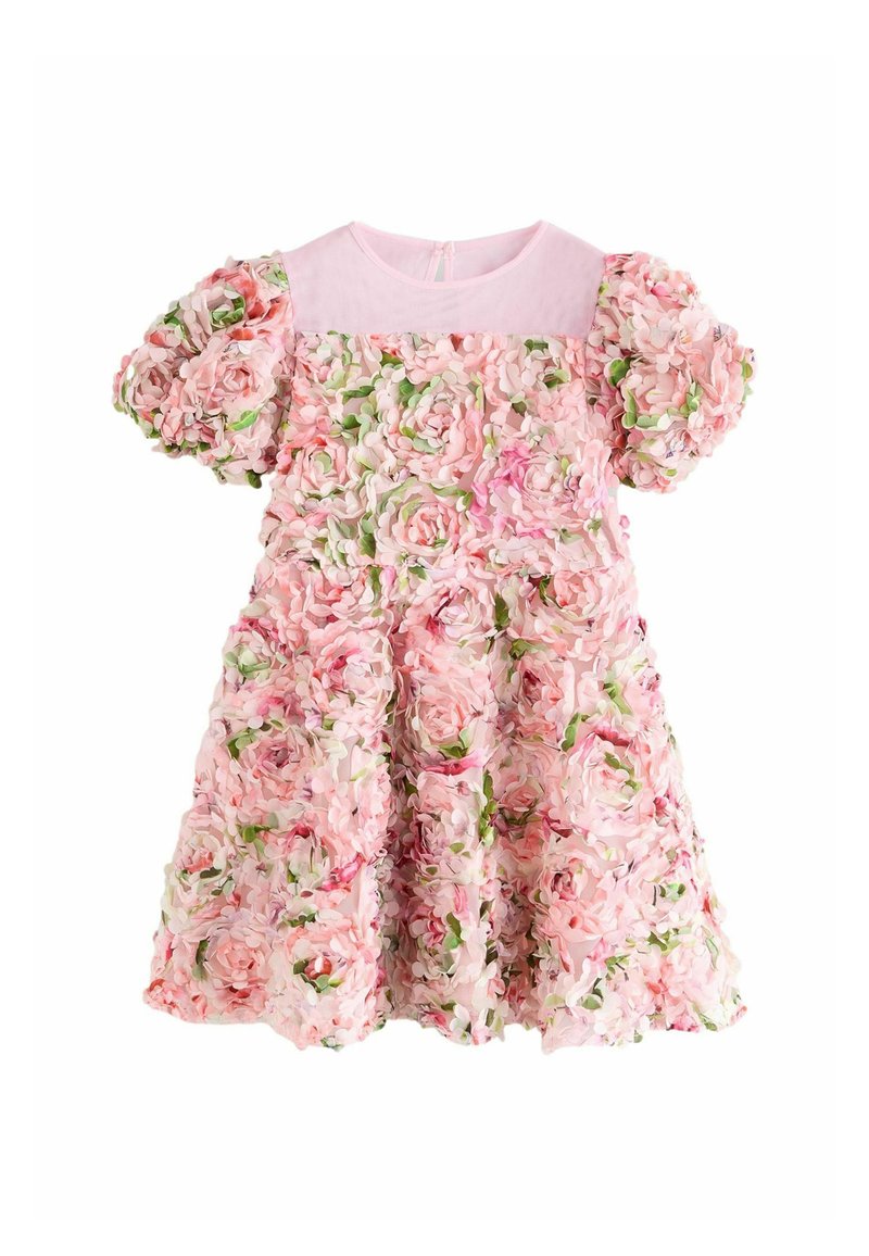Blumenkleid mit tailliertem Oberteil, kurzen Puffärmeln und ausgestellt Rock, gefertigt aus strukturiertem rosa Stoff, der mit schichtartigen Rosenmustern geschmückt ist.