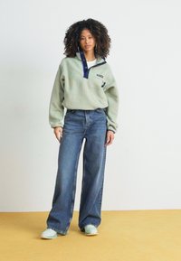 Columbia HELVETIA™ II CROPPED HALF SNAP - Felpa in pile - safari