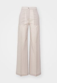 Pantaloni larghi beige realizzati in un tessuto intrecciato leggero, caratterizzati da vita alta, chiusura con un unico bottone frontale e una texture sottile.