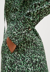 comma MIT ALLOVER-PRINT - Freizeitkleid - schwarz