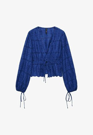 Niebieska bluzka z dekoltem w serek, długimi rękawami, gumowanym pasem i detalami w postaci wiązania. Zawiera hafty florystyczne oraz teksturowany lekki materiał.