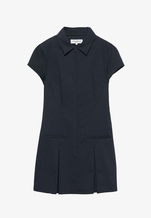 Krátke šaty s krátkym rukávom v námorníckej modrej farbe s golierom, predným zipsom, jemnými pásikmi, dvoma prednými vreckami a záhybmi vpredu na okraji.