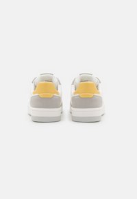 Esprit STRIP - Sneaker low - dusty yellow
