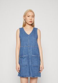 ONLY - ONLBEYA DRESS - Farkkumekko - medium blue denim Pienoiskuva 1