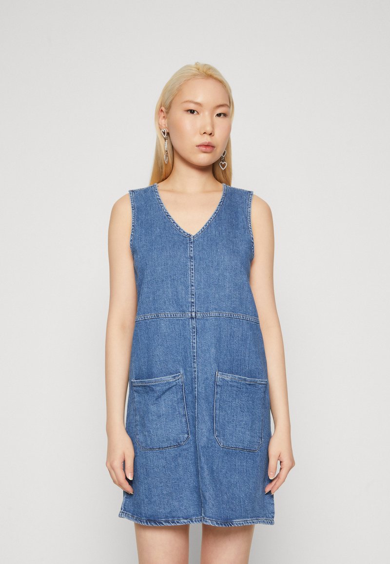 ONLY - ONLBEYA DRESS - Džinsinė suknelė - medium blue denim, Padidinti