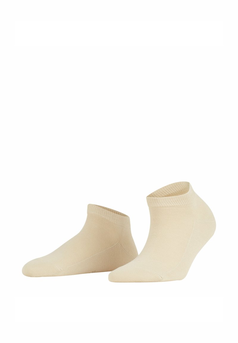 Beżowe skarpetki do kostek z prążkowanym mankietem i gładką teksturą, charakteryzujące się prostym wzornictwem i okrągłym noskiem dla wygody i dopasowania.