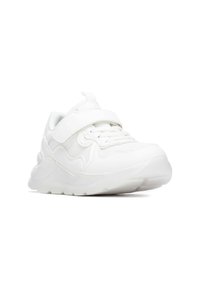 Zapatillas deportivas blancas con parte superior de malla y sintética, con cierre de velcro, cordones, cuello acolchado y suela gruesa de goma.