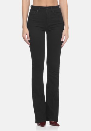 Jeans flared neri con vita alta, realizzati in denim. Presentano cinque tasche e una zip frontale. Vestibilità aderente con una texture liscia.