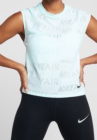 Nike Performance T-shirt med print - mint