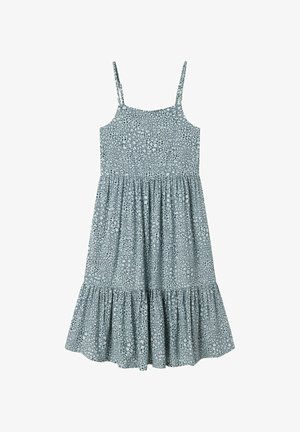Světle modré šaty s tenkými nastavitelnými ramínky, květinovým potiskem, smockovaným živůtkem a rozšířeným volánkovým lemem. Vyrobeno z měkké, lehké látky.