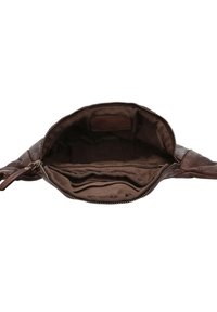 Brun lædertaske med lynlåslukning. Indvendigt har den en struktureret foring, tre rum og en lille lomme.