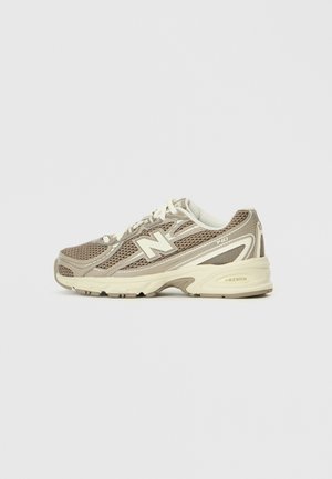 Sneaker New Balance 740 beige e crema con design in mesh, chiusura con lacci e suola ammortizzata con tecnologia ABZORB.
