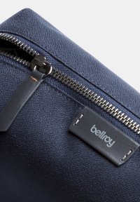 Bellroy WORK ACCESSORIES TOILETRY KIT PLUS - Trousse - navy