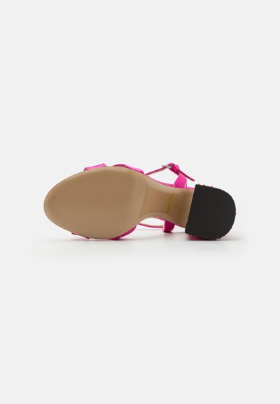 MOSCHINO Sandali z visoko peto - pink