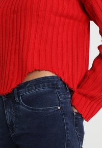 Honey Punch Sweter