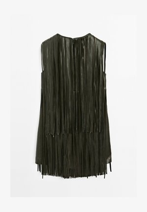 Ærmeløs sort læderkjole med lagdelt langt frynse-dekor på ryggen, med lille lynlås lukning ved halsudskæringen.