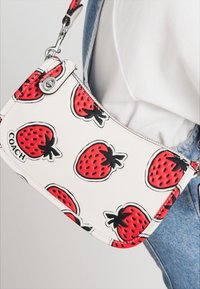 COACH STRAWBERRY PRINTED - Käekott - chalk/multi