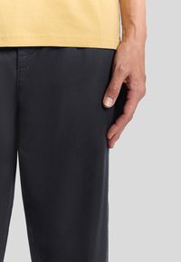 Lyle & Scott WORKWEAR - Broek - lacquer