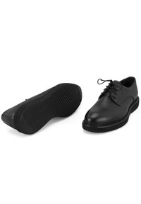 Desa Derbies & Richelieus - black