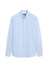 Camicia azzurra chiara con maniche lunghe e colletto a punta, caratterizzata da sottili strisce verticali, taglio dritto e bottoni bianchi.