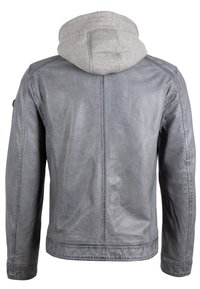 Grijze leren jack met een grijze hoodie. De achterkant heeft een gladde textuur en minimale stiksels, met een casual, aansluitend ontwerp.