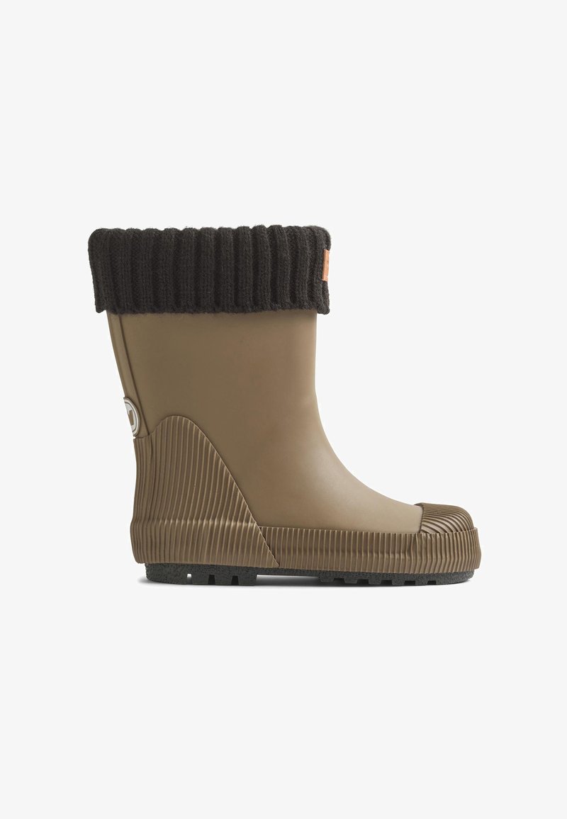 Botte en caoutchouc marron avec un bord-côte noir tricoté, texture côtelée sur les côtés, bout arrondi et semelle profilée basse.