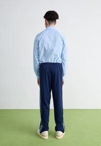 adidas Originals PINTUCK PANT - Treniņtērpa apakšdaļas - night indigo