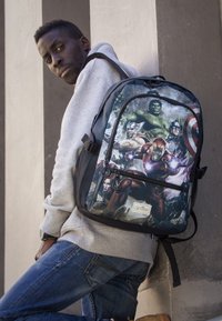 Karactermania LOS VENGADORES TROUPE UNISEX  wielokolorowy