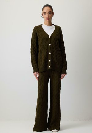 SET - Vesta na kopčanje - khaki