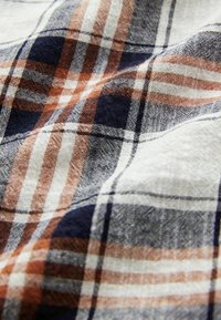 REGULAR FIT - LONG SLEEVE  - Užsagstoma palaidinė - navy blue red check