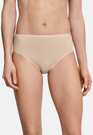 Mutande hipster in cotone beige con una trama liscia, cintura elastica e un design semplice. Nessun motivo o decorazione presente.
