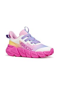 Sportovní tenisky Geox s přechodovým designem v bílé, růžové a levandulové barvě, s růžovou texturovanou podrážkou a modrými tkaničkami.