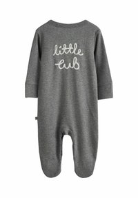 Grauer Baumwoll-Strampler mit langen Ärmeln, Fußdesign und dem Text "kleiner Bär" in weißer Schrift auf dem Rücken.