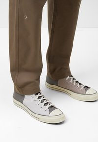 Converse PANT - Cargobroek - mud mask