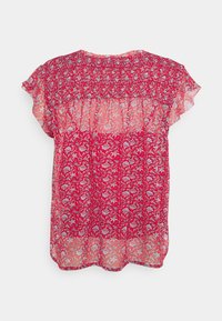 Blusa rossa a fiori con maniche corte a volant, scollatura arricciata e un tessuto leggero e traslucido con un motivo dettagliato.