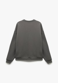 Czarnoszary długi rękaw sweatshirt z ribbowanym kołnierzem, mankietami i dołem, pokazany z tyłu na jednolitym białym tle.