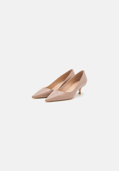 Stuart Weitzman KITTEN - Saltos clássicos - fawn