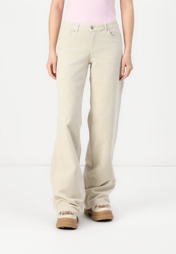 ONLMADISON LISY WIDE PANT - Stoffhose - pumice stone